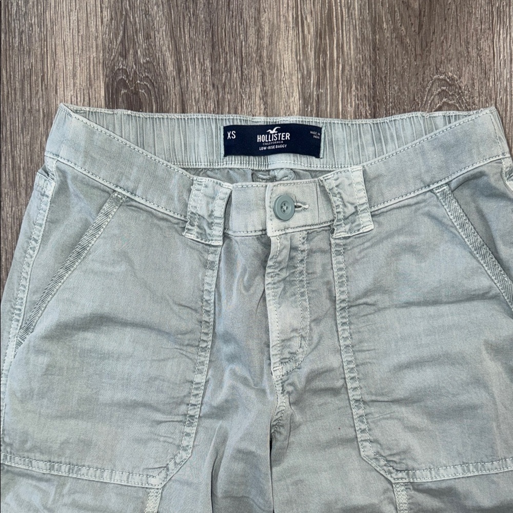 Hollister Low Rise Cargo Pants - Picture 2 of 4